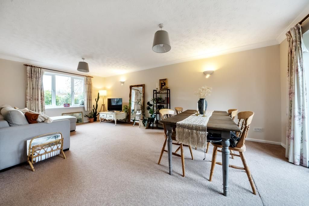 2 bed flat for sale in Thame, Oxfordshire OX9, £280,000