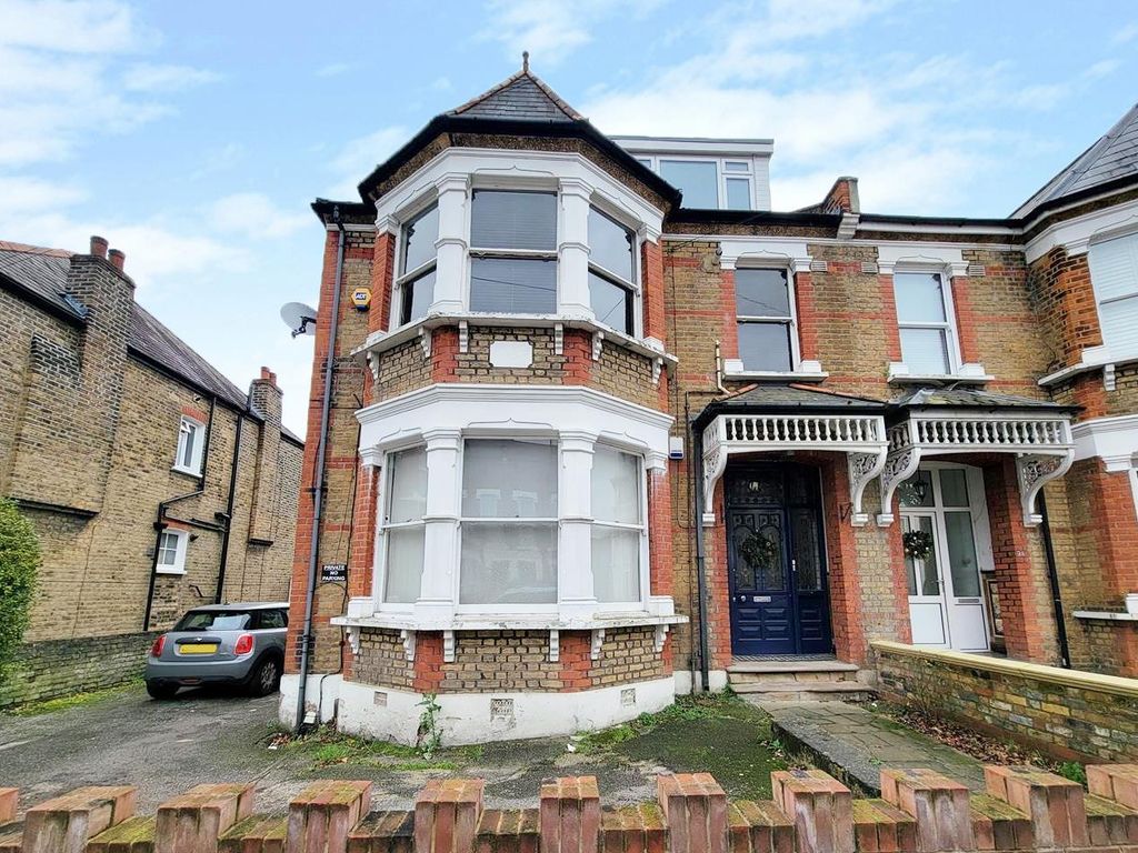 2 bed flat for sale in Park Avenue, Palmers Green N13, £480,000