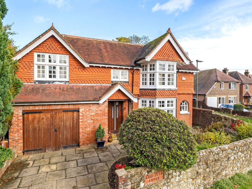 3 bed detached house for sale in Petersfield Road, Midhurst GU29, £750,000