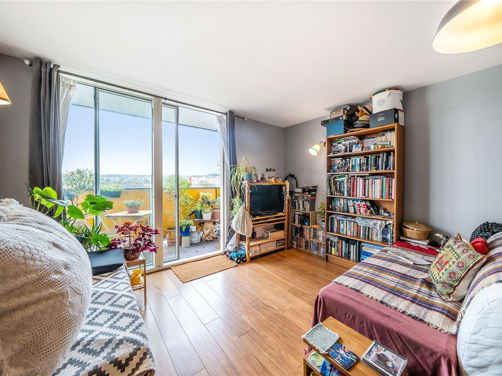 1 bed flat for sale in New River Village, Hornsey N8, £350,000