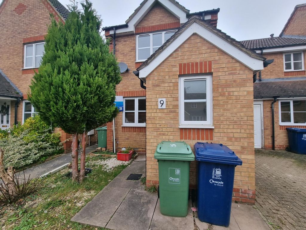 3 bed semi-detached house to rent in Acre Close, Oxford OX3, £1,750 pcm