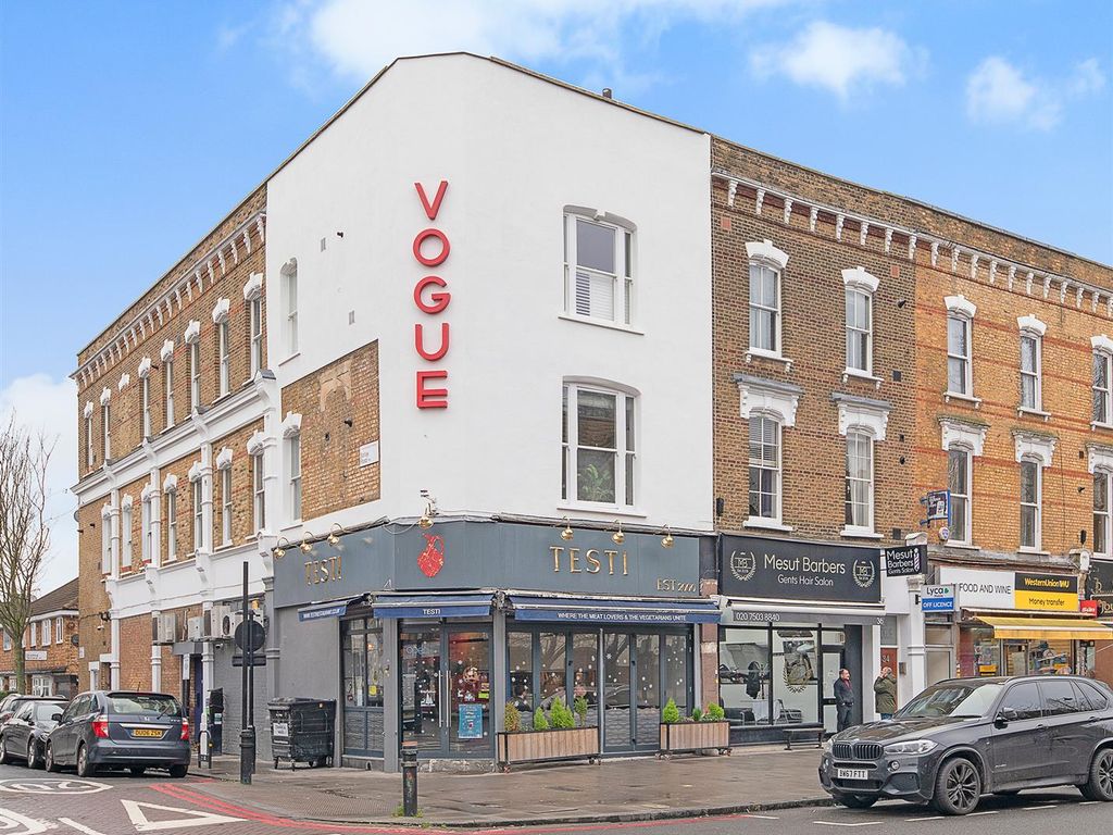 1 bed flat for sale in Stoke Newington High Street, London N16, £350,000