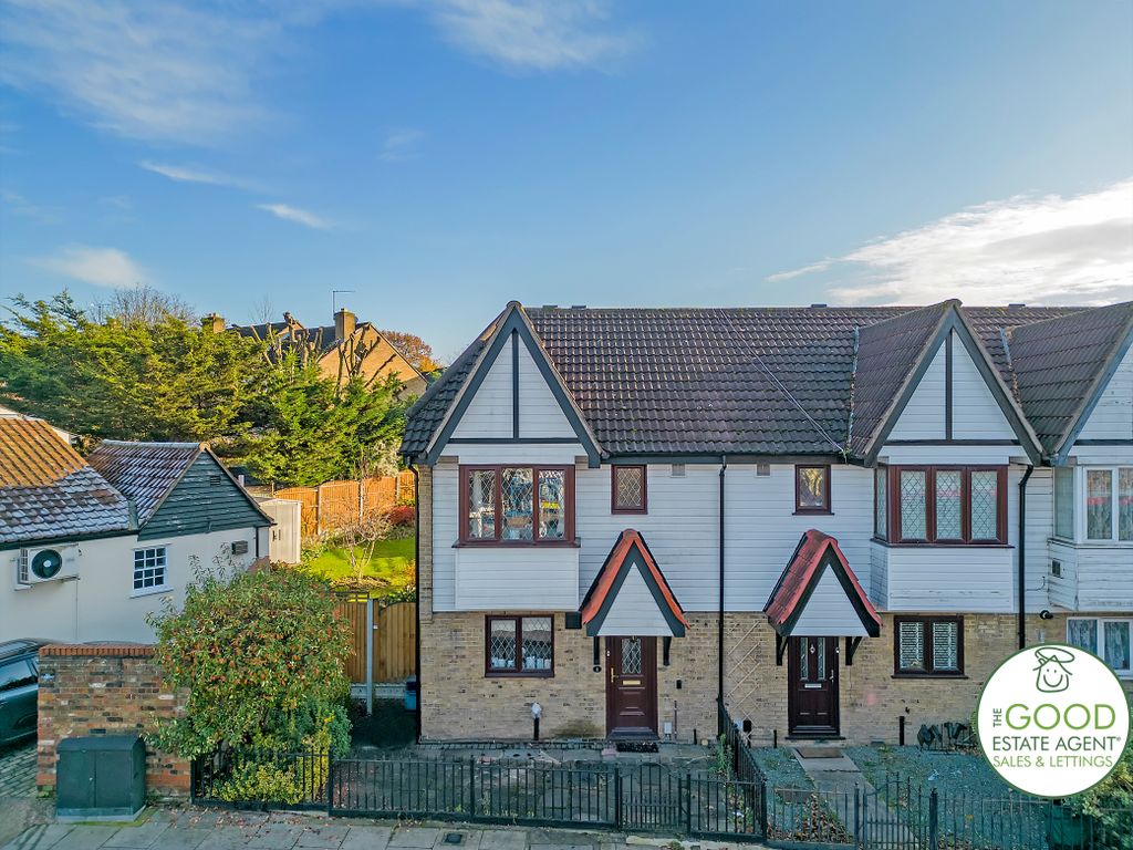 3 bed end terrace house for sale in Roding Lane North, Woodford Green IG8, £500,000
