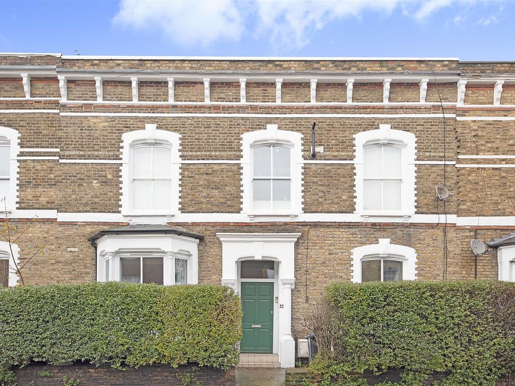 3 bed flat for sale in Manse Road, London N16, £725,000