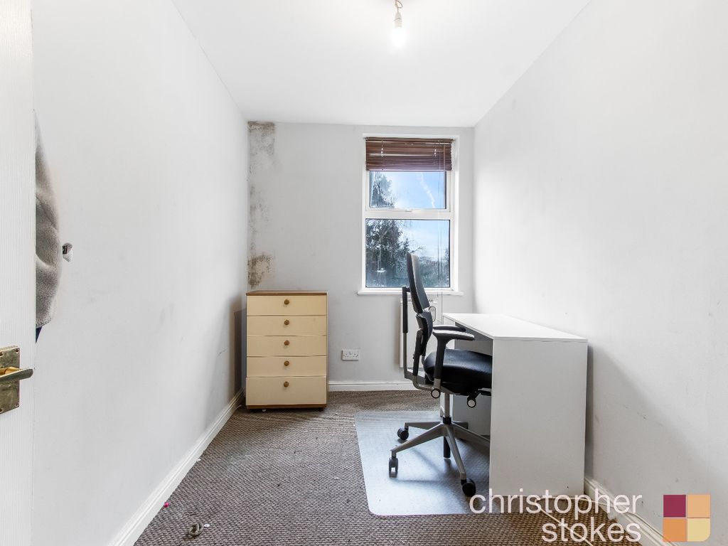 2 bed flat for sale in Trinity House, Trinity Lane, Waltham Cross, Hertfordshire EN8, £235,000