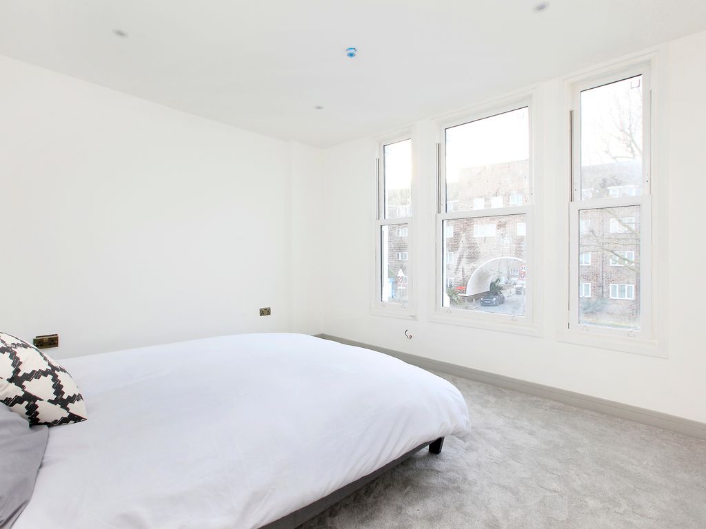 New home, 2 bed flat for sale in Garratt Lane, Earlsfield, London SW18, £520,000