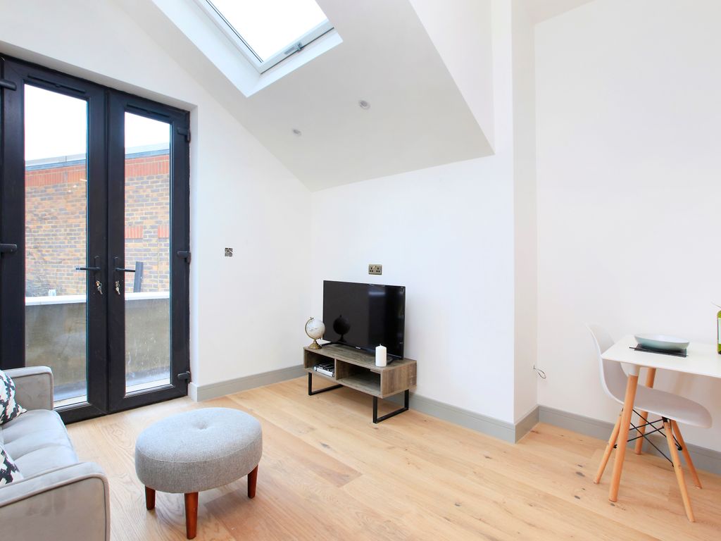 New home, 2 bed flat for sale in Garratt Lane, Earlsfield, London SW18, £520,000