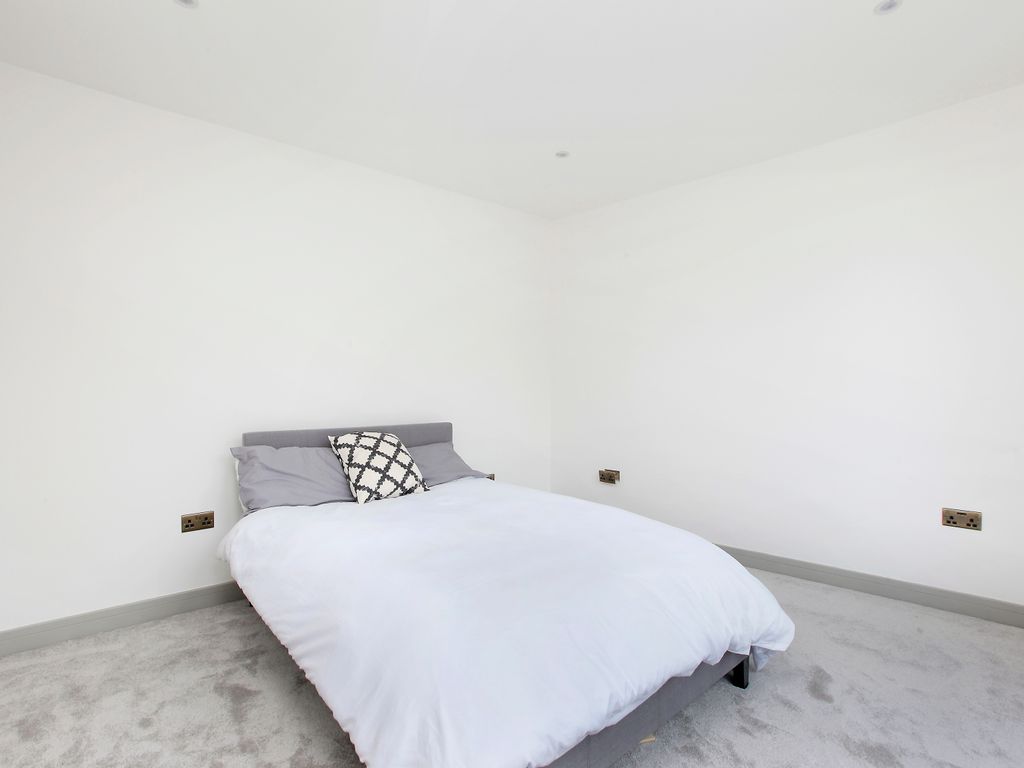 New home, 2 bed flat for sale in Garratt Lane, Earlsfield, London SW18, £520,000