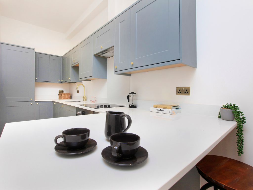 New home, 2 bed flat for sale in Garratt Lane, Earlsfield, London SW18, £520,000