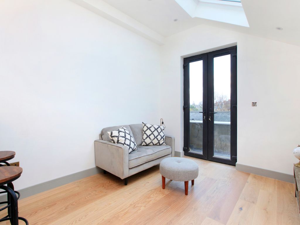 New home, 2 bed flat for sale in Garratt Lane, Earlsfield, London SW18, £520,000
