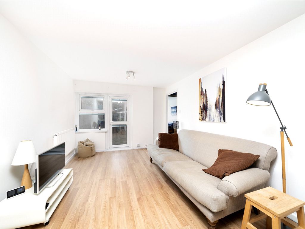 1 bed flat for sale in Vulcan Way, Islington, London N7, £370,000