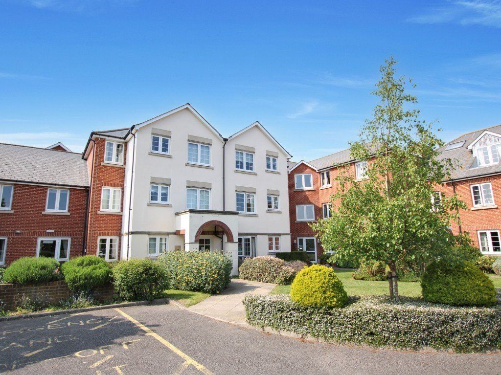 2 bed flat for sale in Highfield Court, Penfold Road, Worthing BN14, £160,000