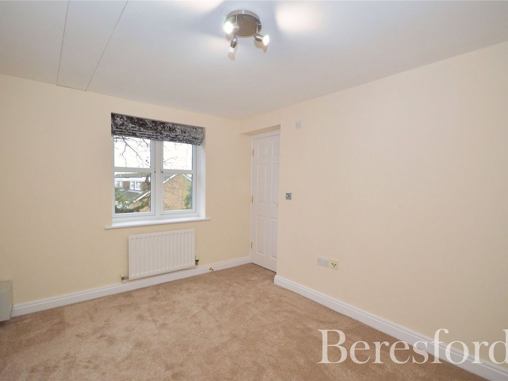 2 bed flat for sale in College Court, 3 Scholars Way RM2, £292,500