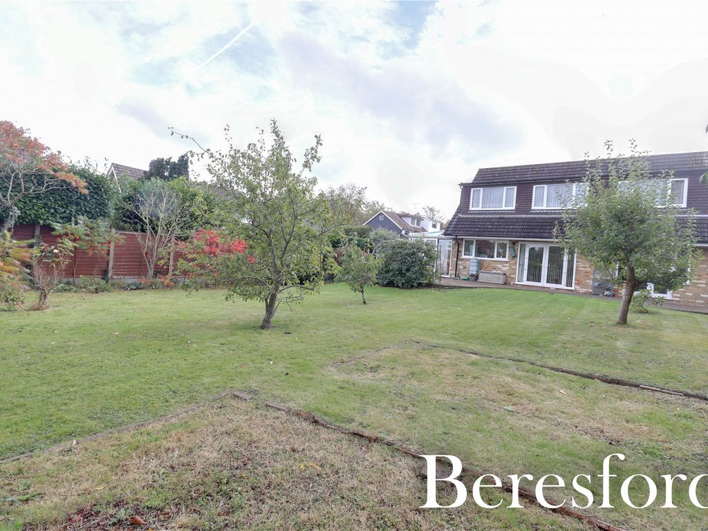 4 bed detached house for sale in Hutton Drive, Hutton CM13, £700,000