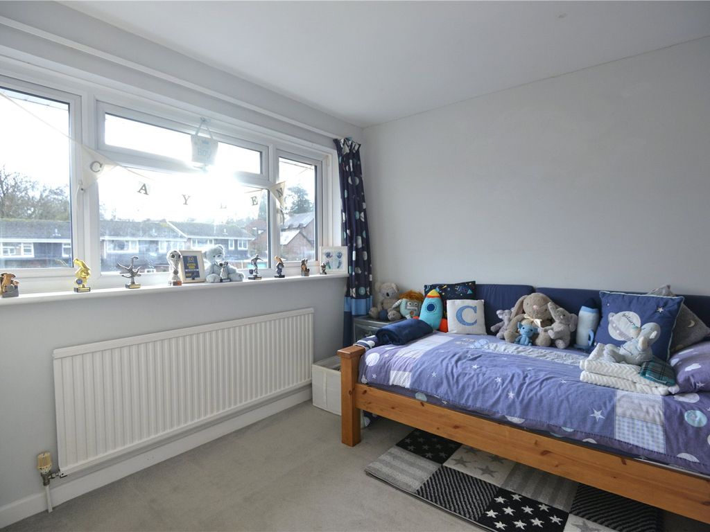 3 bed end terrace house for sale in Oaklands Close, Fordingbridge, Hampshire SP6, £350,000