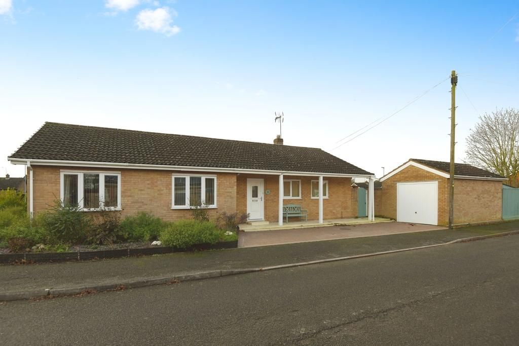 3 bed detached bungalow for sale in Lebanon Drive, Walsoken, Wisbech PE13, £295,000