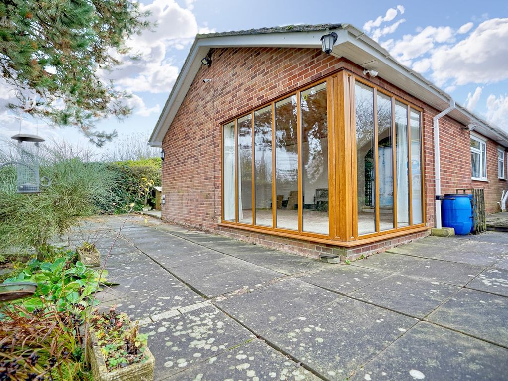 2 bed bungalow for sale in Mount Pleasant, Spaldwick, Huntingdon PE28, £495,000