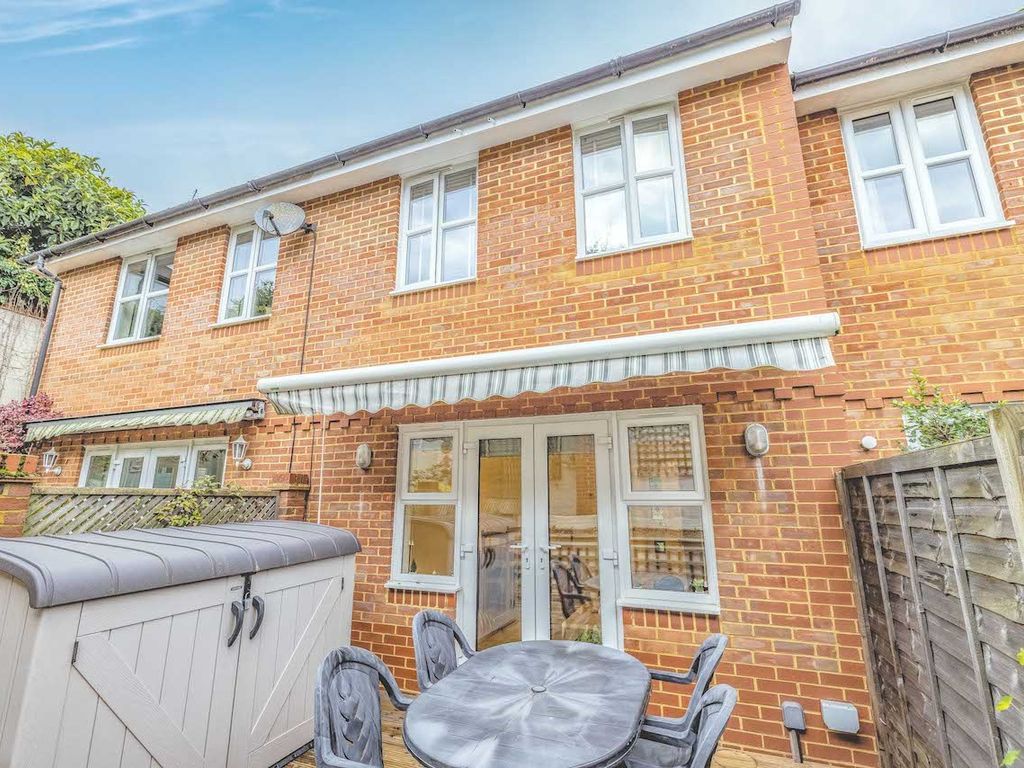 2 bed terraced house for sale in Alston Gardens, Maidenhead SL6, £475,000