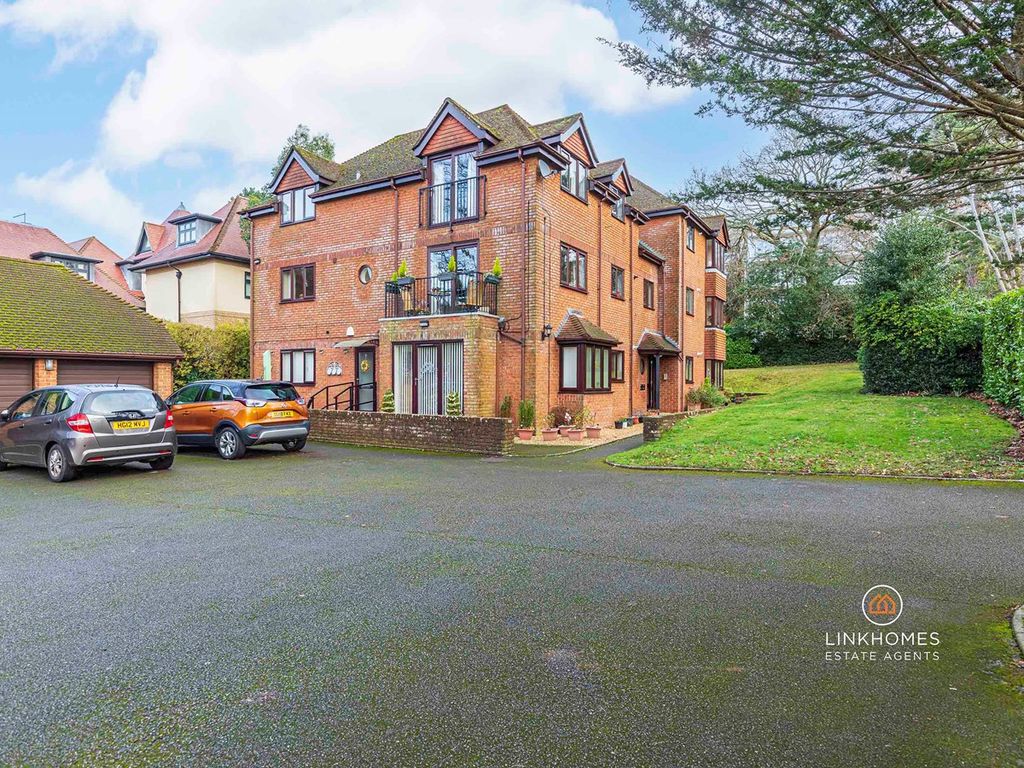 2 bed flat for sale in 8 Alton Road, Poole BH14, £275,000