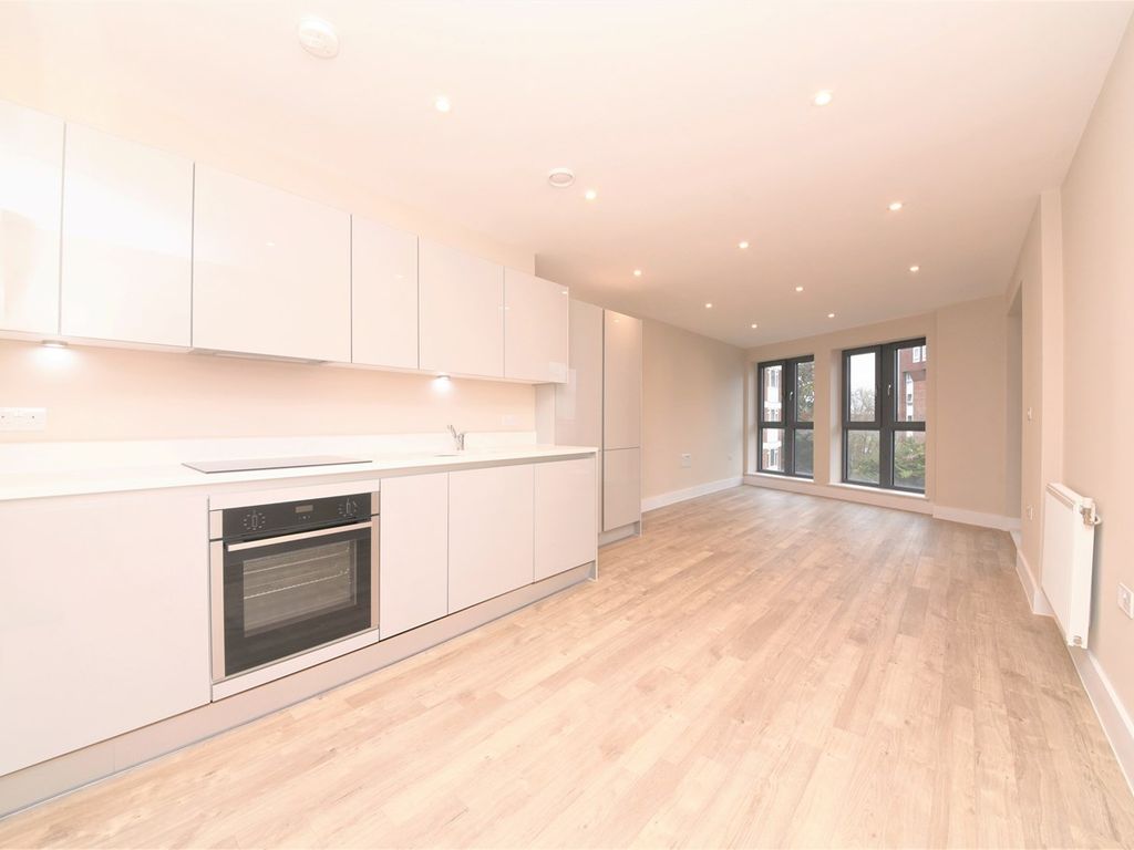 New home, 3 bed flat for sale in Nether Street, London N3, £690,000