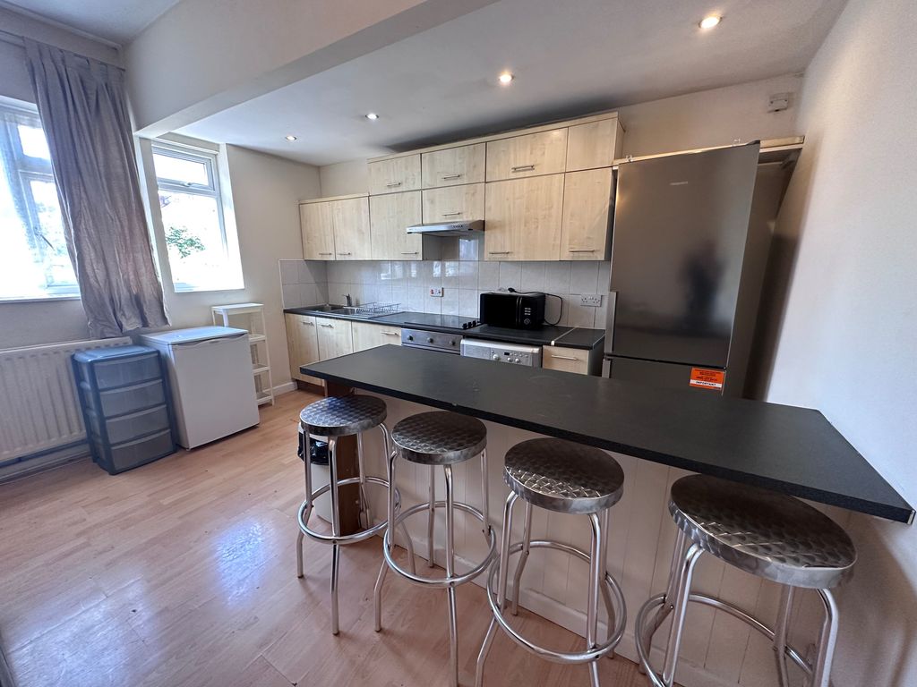 6 bed flat to rent in Gloucester Road, Bishopston, Bristol BS7, £3,750 pcm