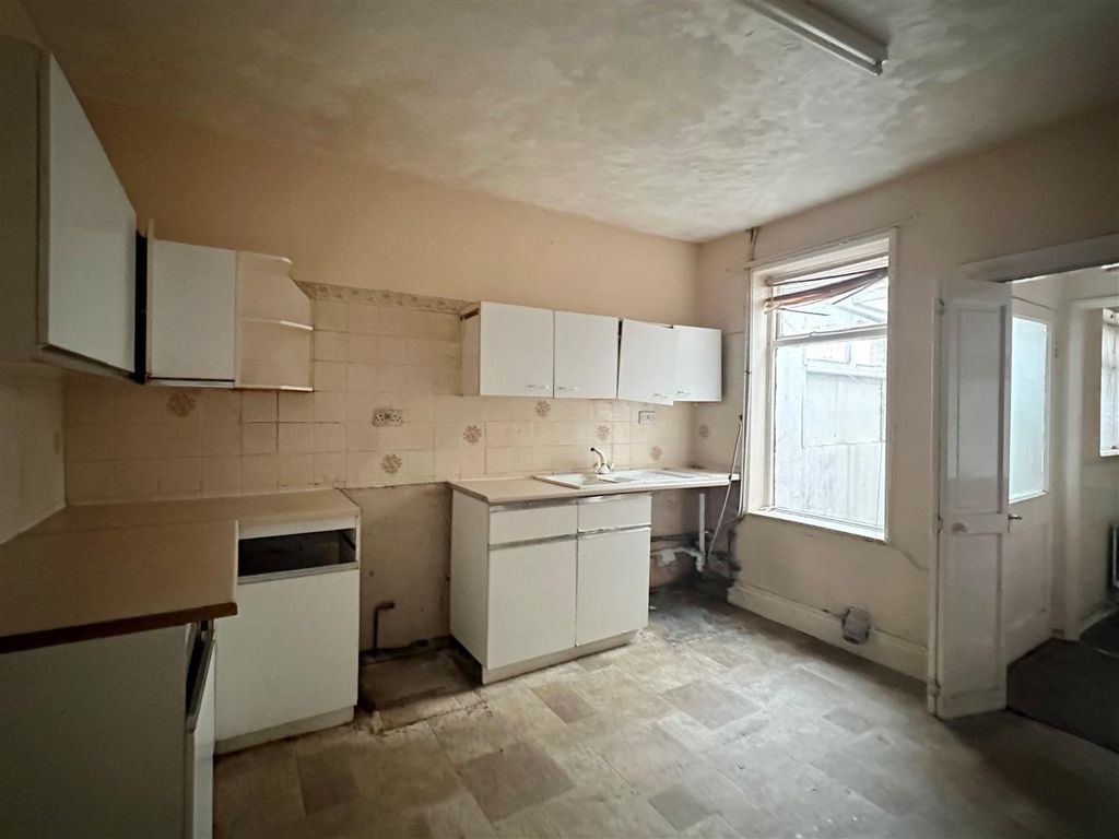 3 bed property for sale in Bright Street, York YO26, £190,000