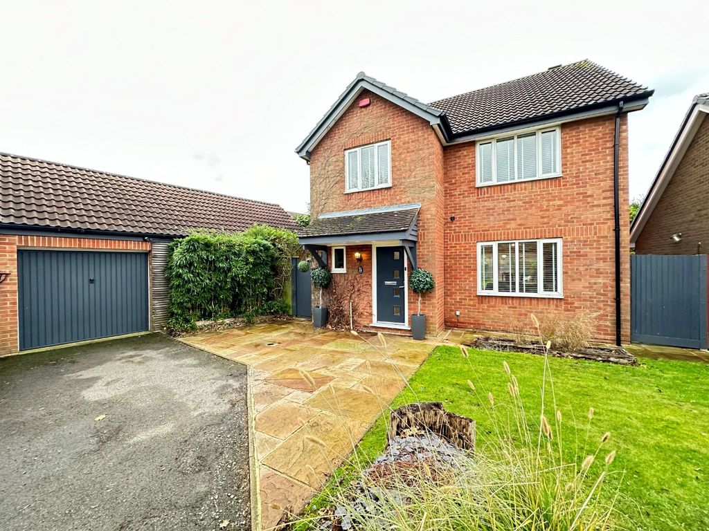 4 bed detached house to rent in Holford Way, Luton, Bedfordshire LU3, £1,950 pcm