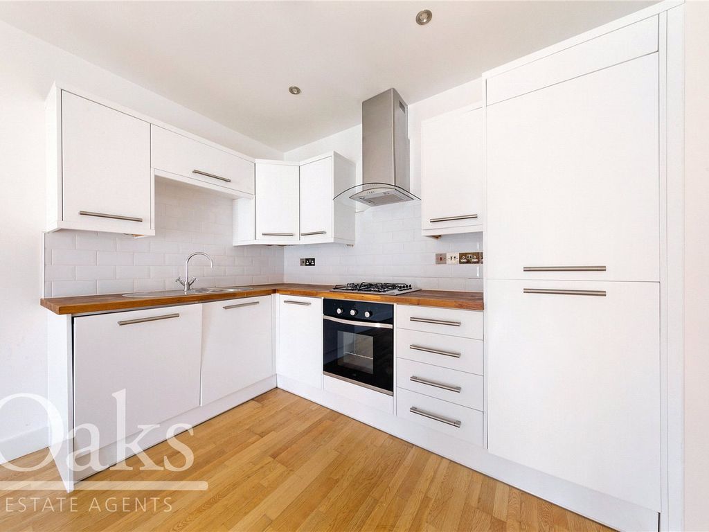 2 bed flat for sale in Woodside Green, Woodside, Croydon SE25, £325,000