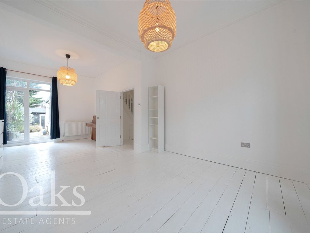 4 bed end terrace house for sale in Apsley Road, London SE25, £575,000