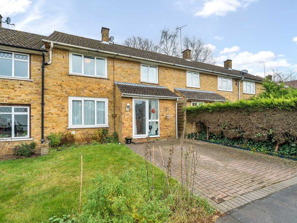 3 bed terraced house for sale in Redvers Road, Easthampstead RG12, £375,000
