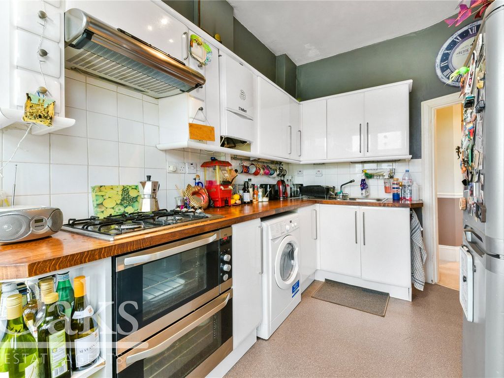 2 bed flat for sale in Downton Avenue, London SW2, £475,000