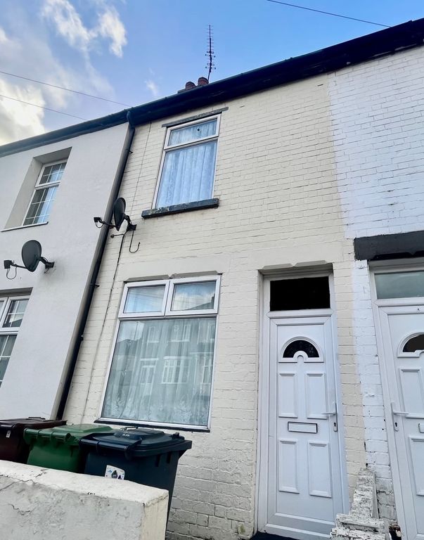 2 bed property to rent in Martin Street, Wolverhampton WV4, £850 pcm