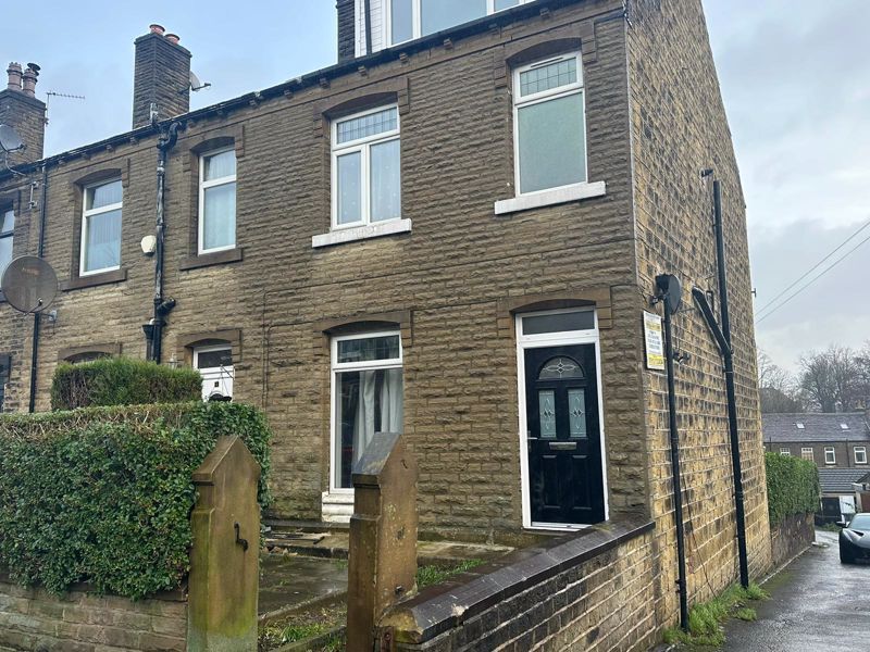 4 bed end terrace house to rent in Armitage Road, Birkby, Huddersfield HD2, £995 pcm