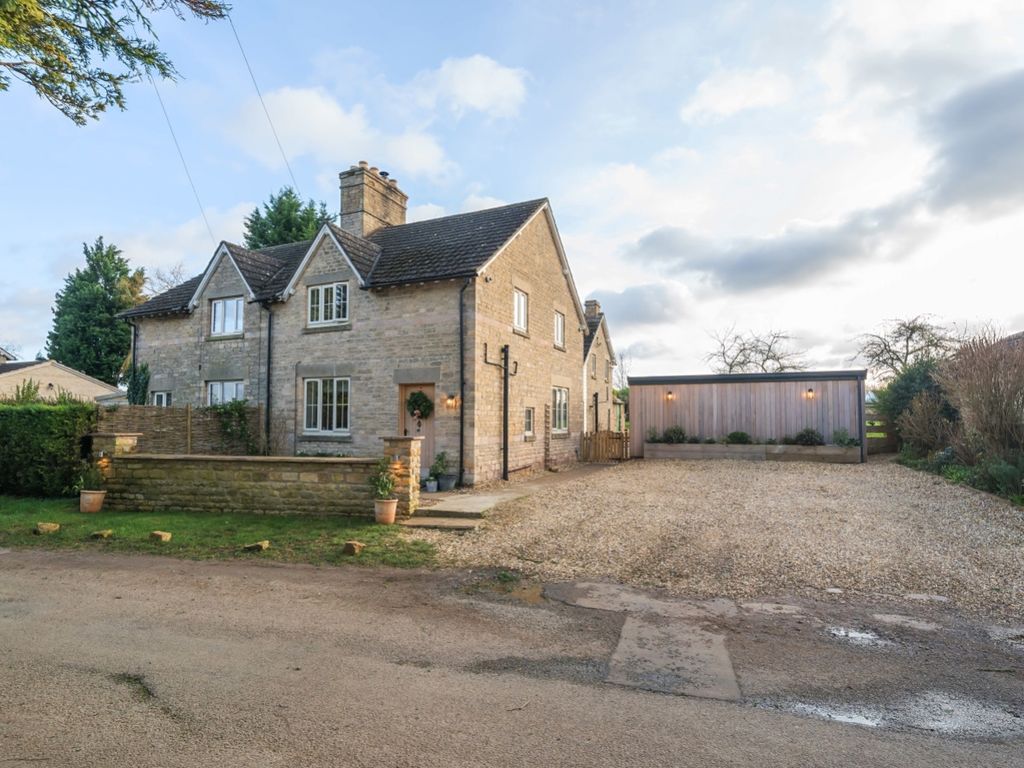 3 bed cottage for sale in Hall Cottages Hall Lane, Grantham, Lincolnshire NG31, £485,000