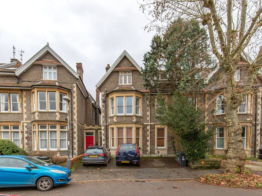 2 bed flat for sale in The Quadrant, Bristol BS6, £385,000