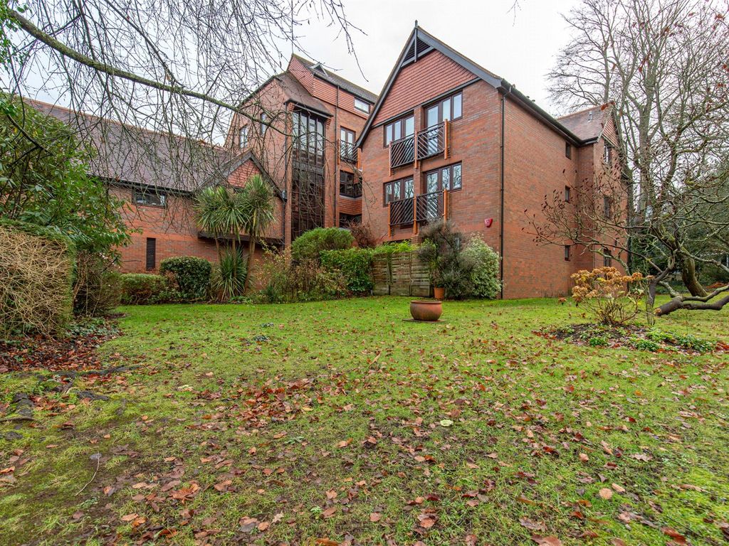 2 bed flat for sale in North Road, Leigh Woods, Bristol BS8, £425,000
