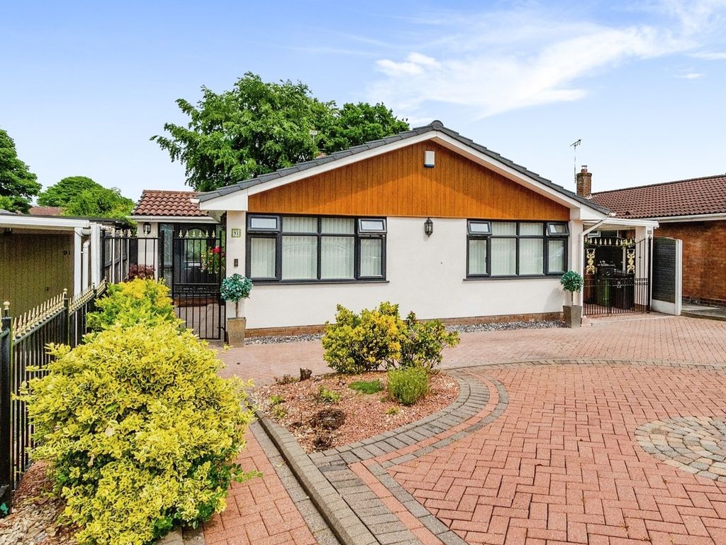 4 bed detached bungalow for sale in Enderley Drive, Bloxwich, Walsall WS3, £440,000