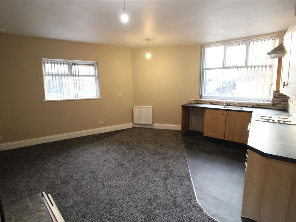 2 bed property to rent in Haley Hill, Halifax HX3, £575 pcm