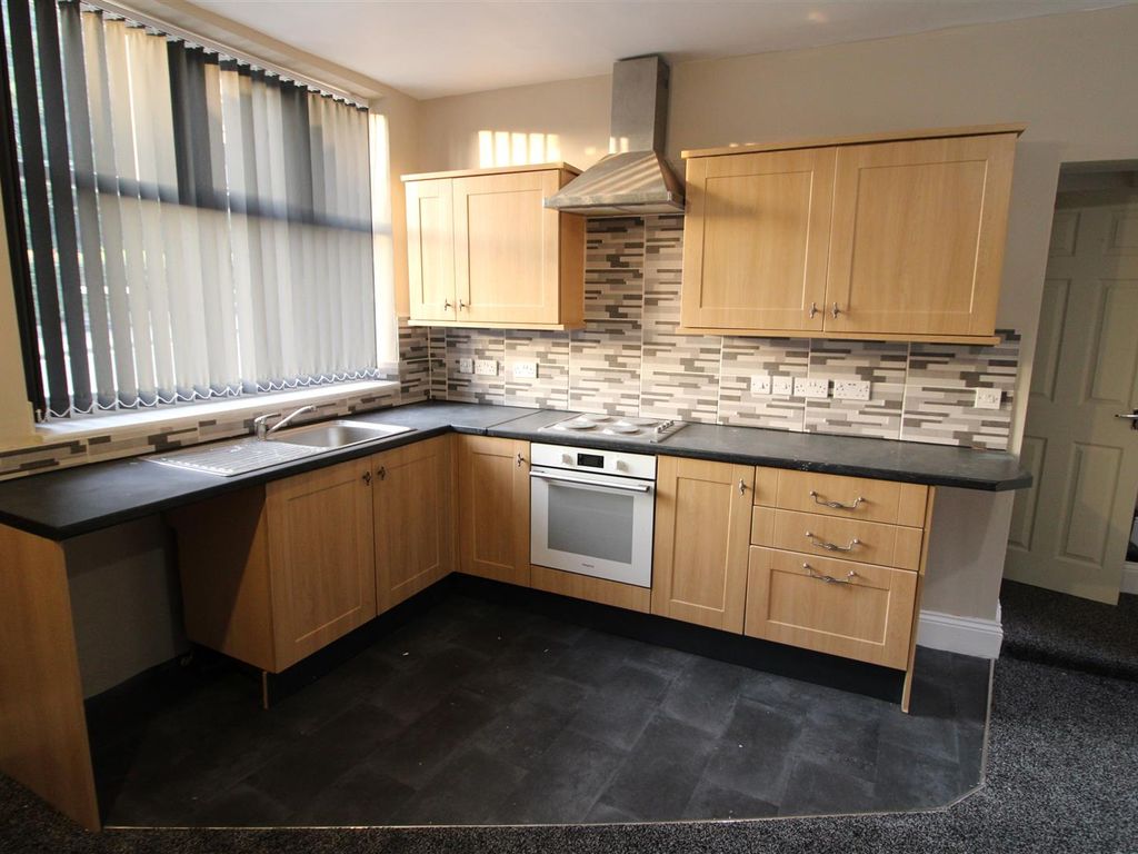 2 bed property to rent in Haley Hill, Halifax HX3, £575 pcm