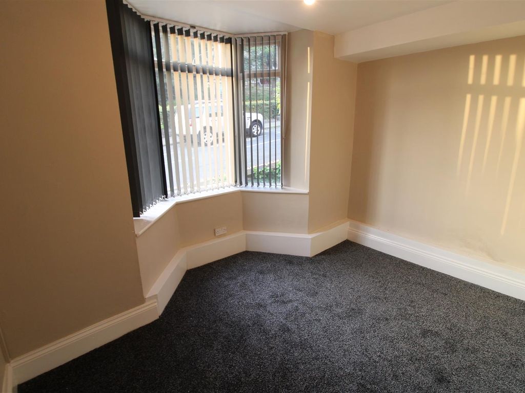 2 bed property to rent in Haley Hill, Halifax HX3, £575 pcm