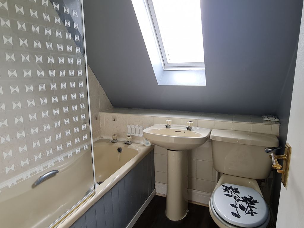 3 bed end terrace house to rent in Hafod Wen, Tonyrefail, Porth CF39, £875 pcm