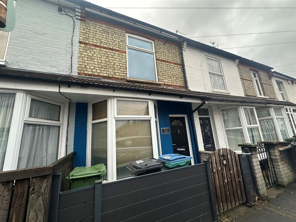 2 bed terraced house to rent in Leavesden Road, Watford WD24, £1,595 pcm