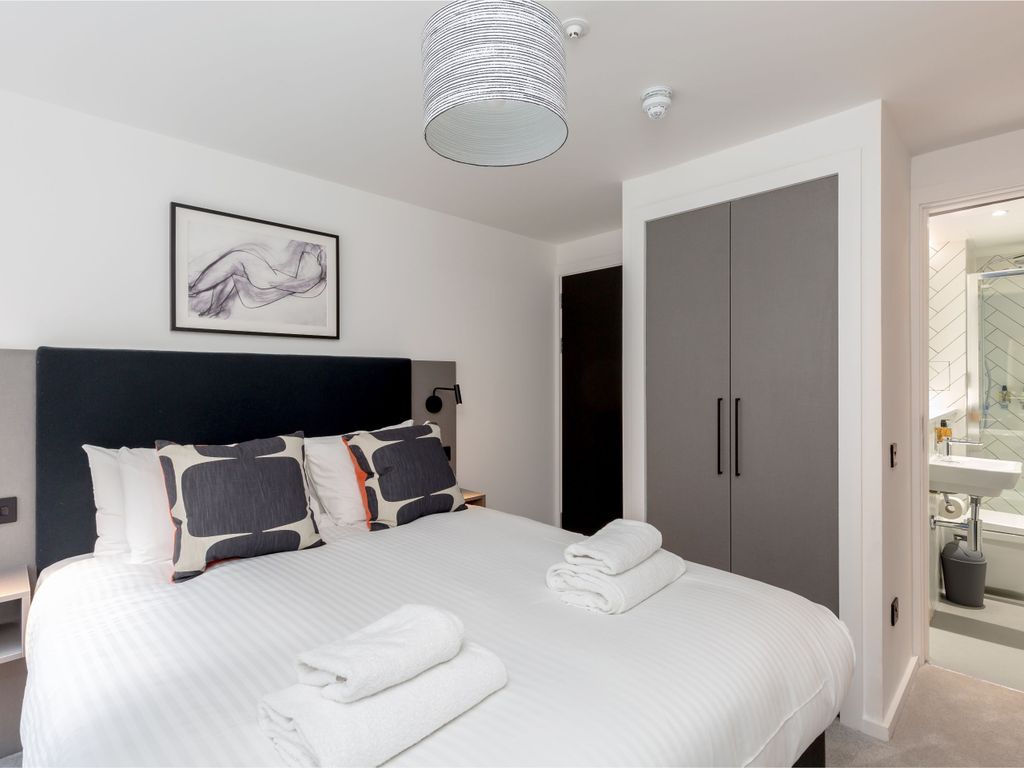 2 bed flat to rent in Market Street, Edinburgh EH1, £4,200 pcm