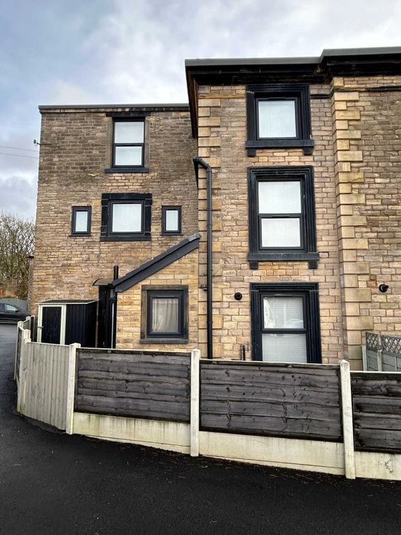 4 bed town house for sale in Woodend Mews, Atherton Street, Springhead, Oldham OL4, £300,000