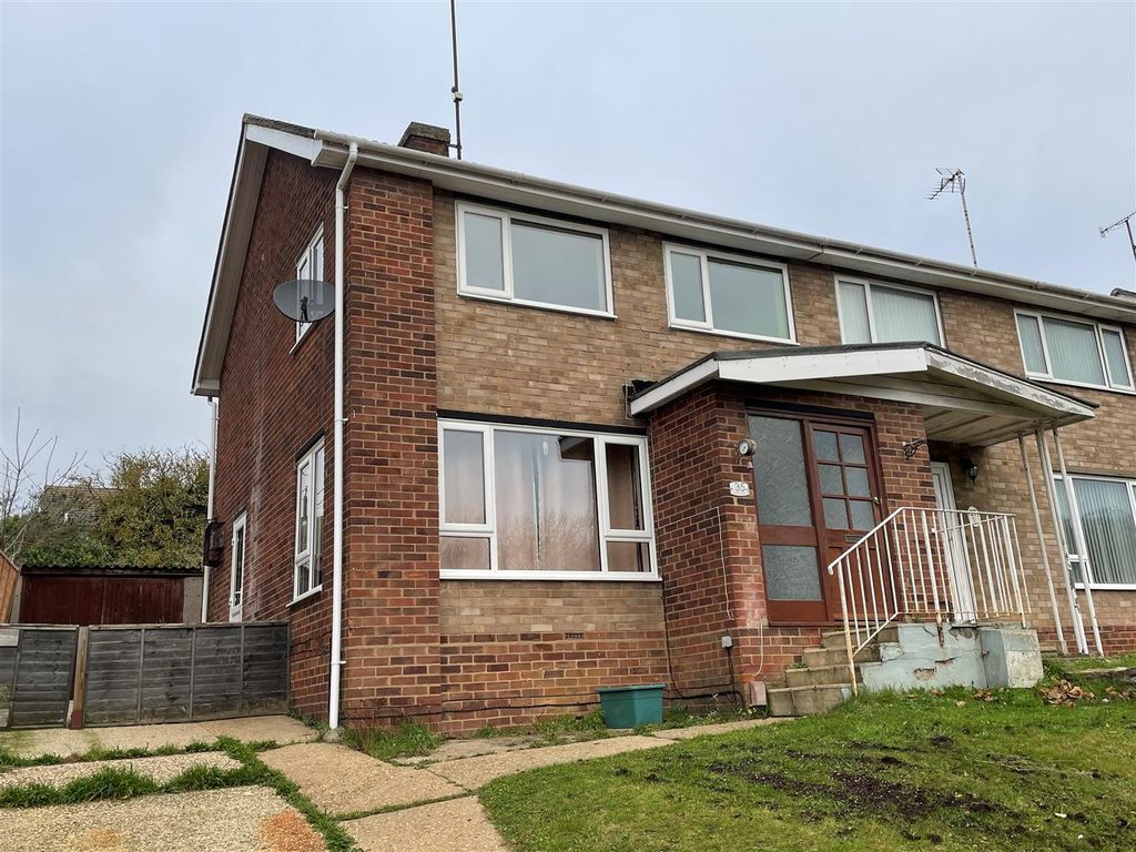 3 bed property for sale in Booth Avenue, Colchester CO4, £270,000