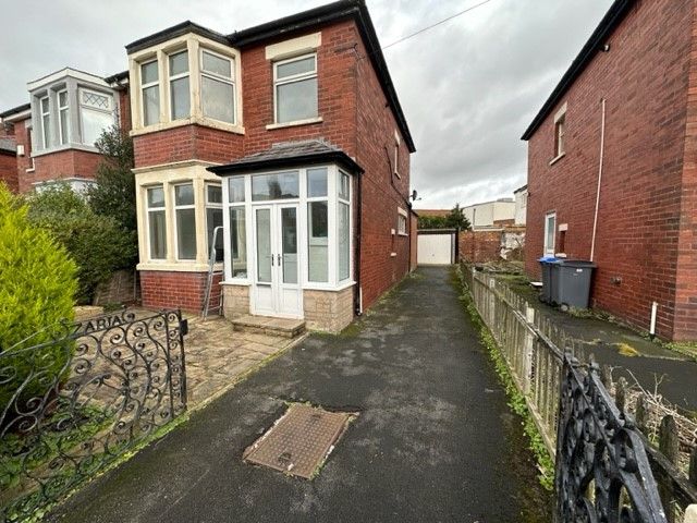 3 bed semi-detached house to rent in Marcroft Avenue, Blackpool, Lancashire FY4, £795 pcm