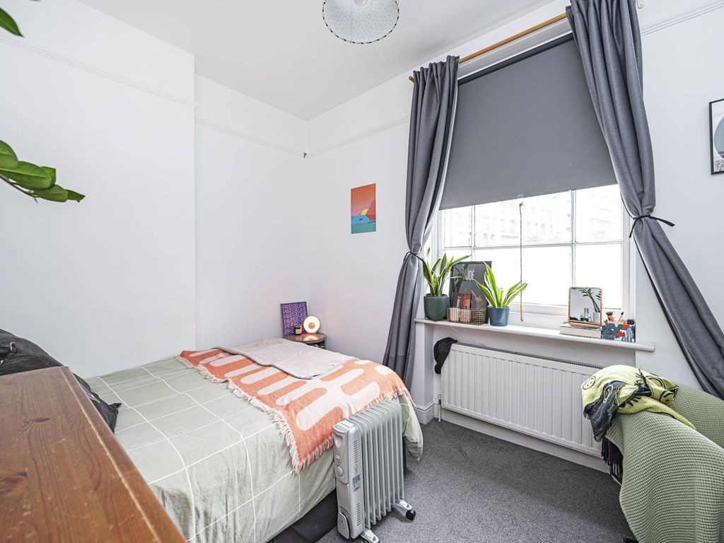 2 bed flat for sale in Dalston Lane, Hackney, London E8, £475,000