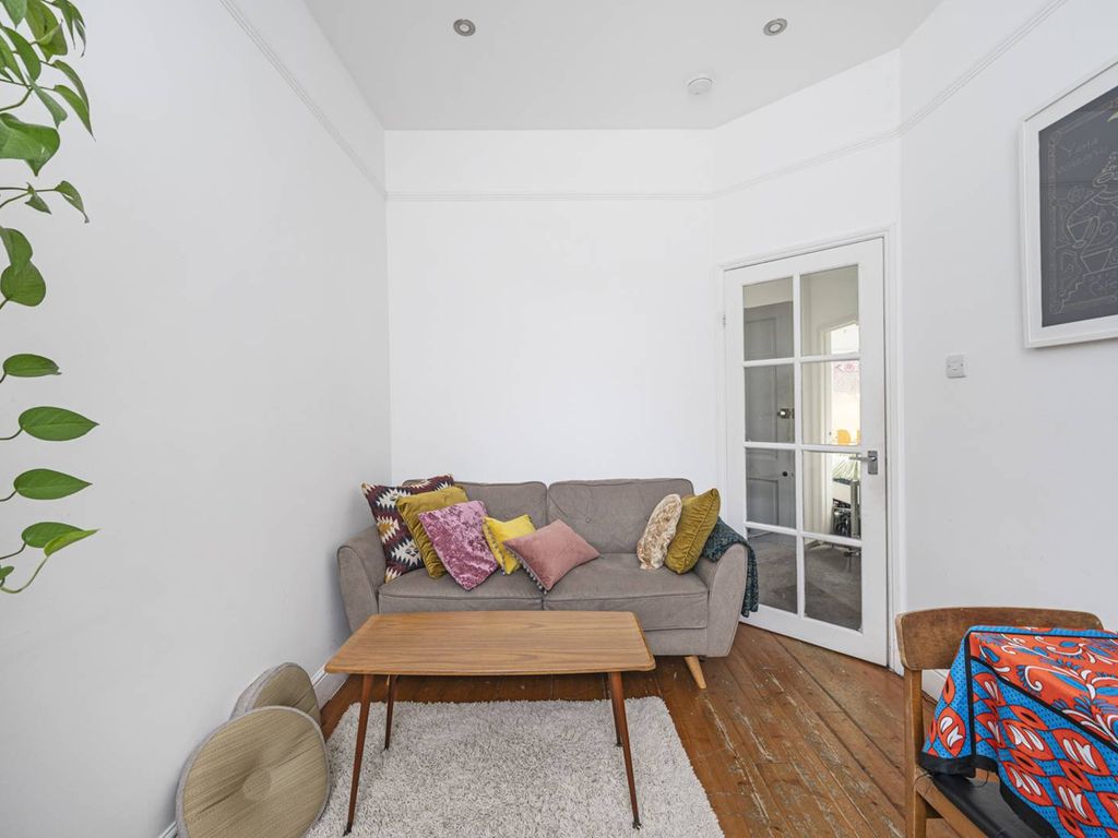 2 bed flat for sale in Dalston Lane, Hackney, London E8, £475,000