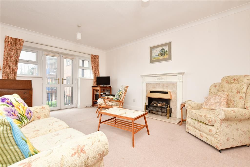 1 bed flat for sale in Wray Park Road, Reigate, Surrey RH2, £230,000