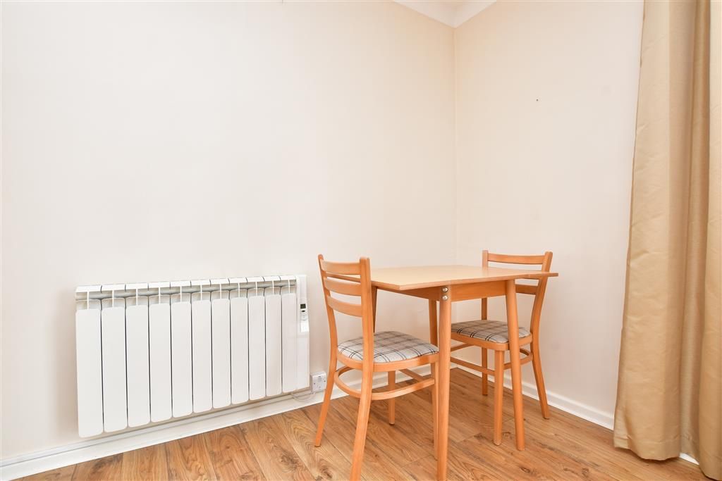 1 bed flat for sale in Audley Place, Sutton, Surrey SM2, £250,000